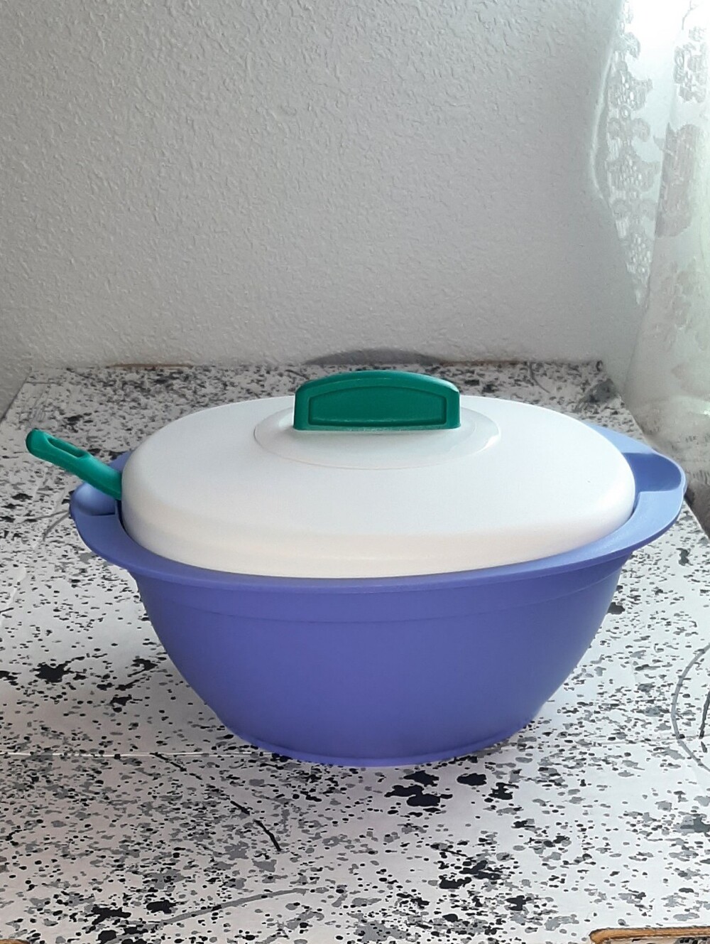 Tupperware Serving Set With Ladle